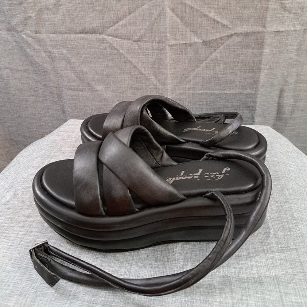 %Free People Black Leather Slip On Flatform Sandals Sz 7 Women ( Worn Once ) D12